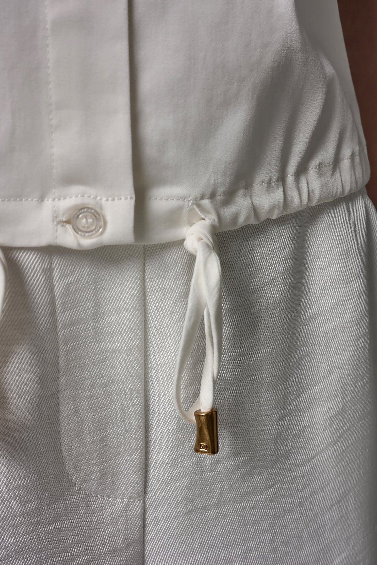 SLEEVELESS DRAWSTRING HEM BLOUSE
