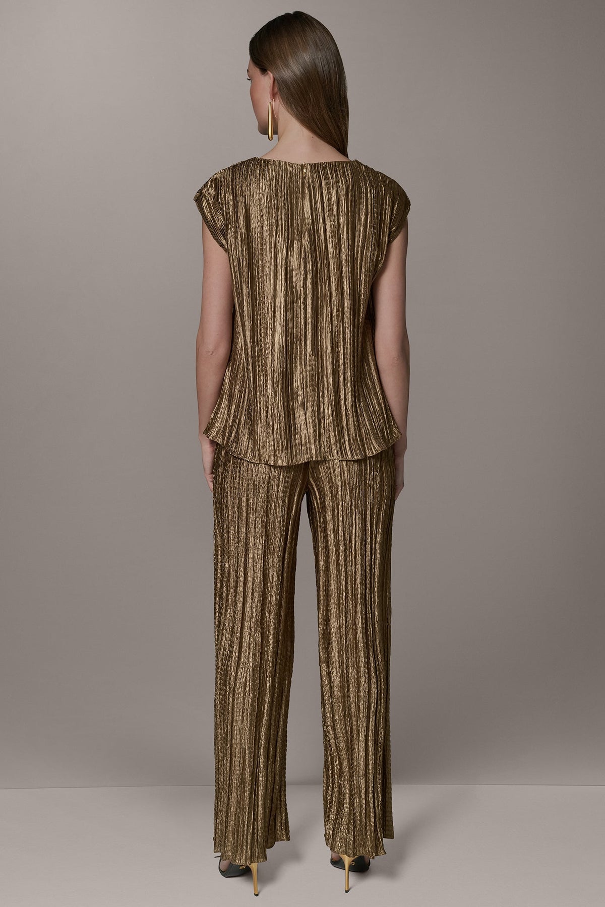SLEEVELESS METALLIC PLEAT BLOUSE