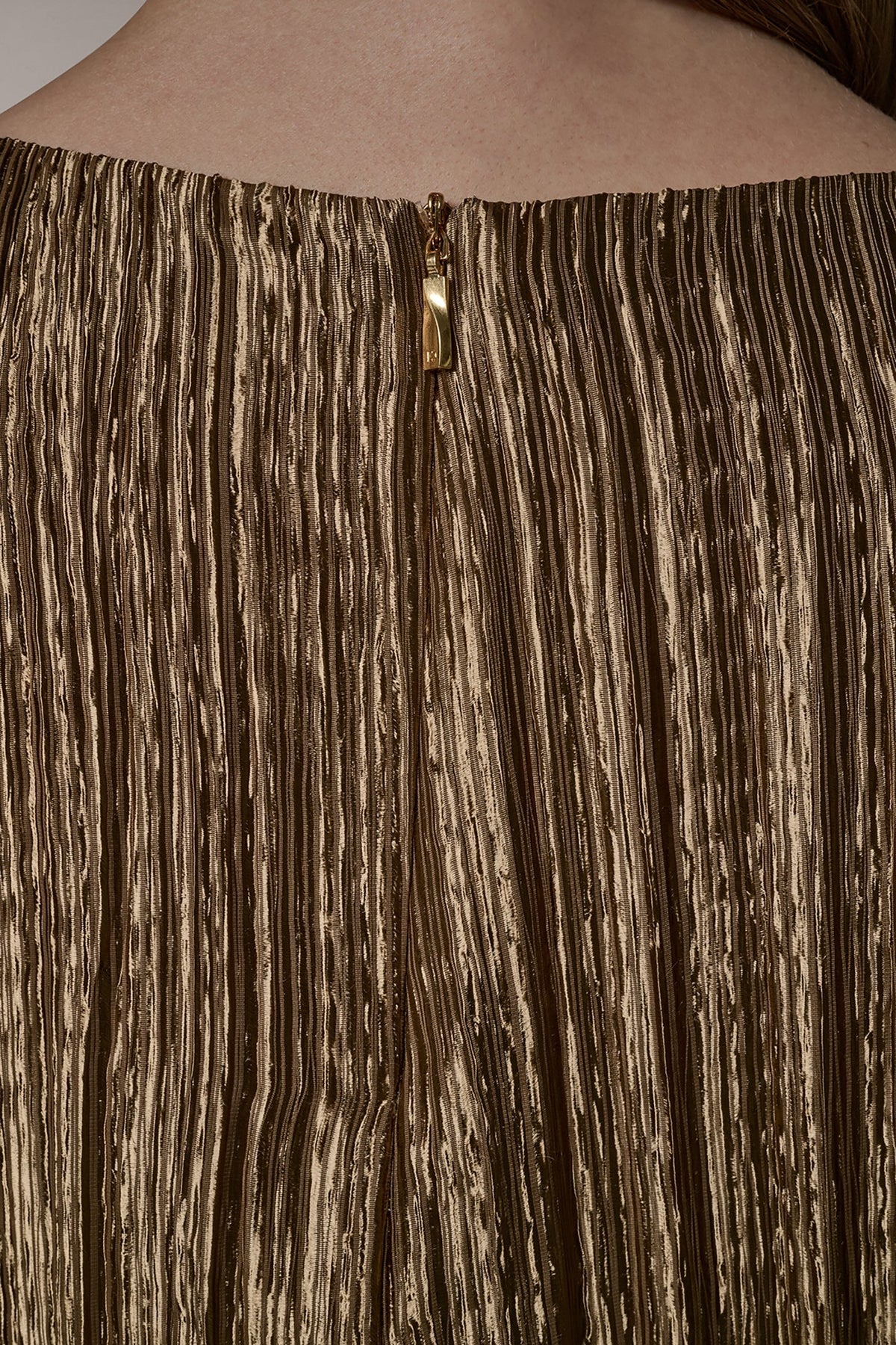 SLEEVELESS METALLIC PLEAT BLOUSE