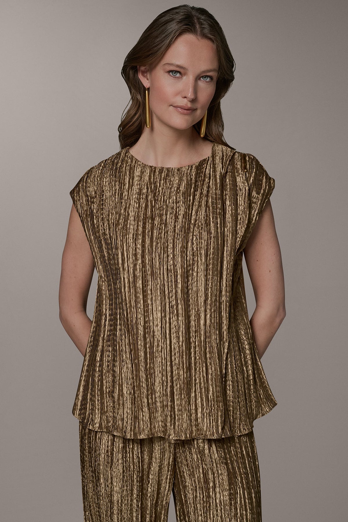 SLEEVELESS METALLIC PLEAT BLOUSE